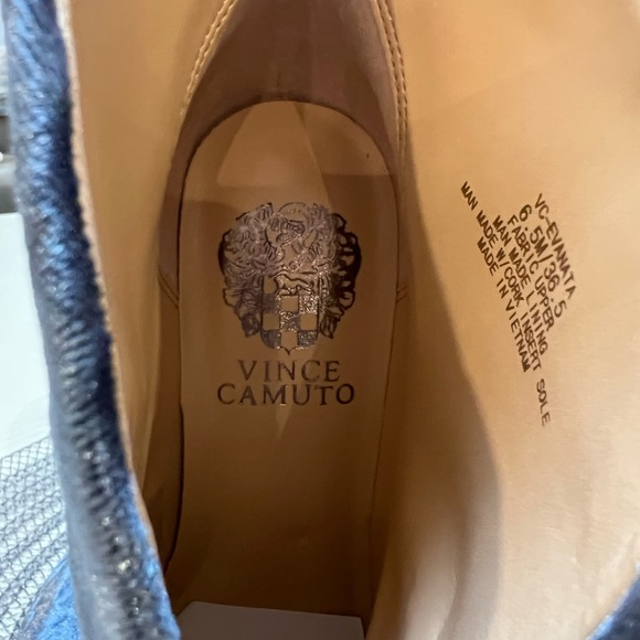 BNWT Vince Camuto Dusty Blue Crushed Velvet EVANATA Ankle Booties size 6.5 - Picture 7 of 12